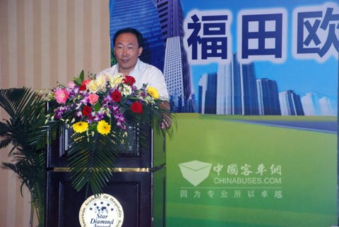 福田欧V新能源客车营销公司总经理于崇先生作企业介绍