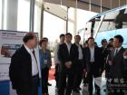 恒通客车董事长杨茂超、总经理罗邦初等领导陪同来宾参观展厅及生产线 恒通客车董事长杨茂超、总经理罗邦初等领导陪同来宾参观展厅及生产线