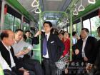 恒通客车高层领导陪同试乘 恒通客车高层领导陪同试乘