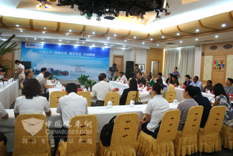 15国驻华使馆代表团访问中通客车之交流会现场