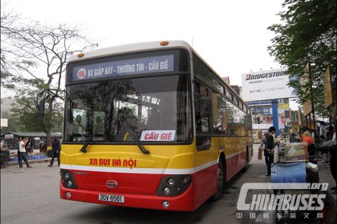 在越南胡志明市运行的公交客车