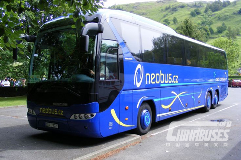 尼奥普兰Tourliners三轴客车