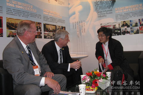 蓝鸟CEO霍菲尔及市场部总监