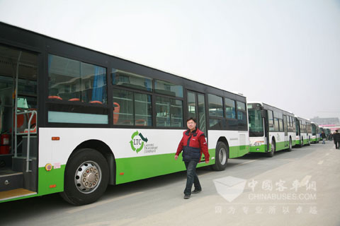 交付巴基斯坦的安凯CNG客车