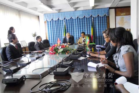 我国援埃塞车辆交接仪式在埃塞财经发展部举行