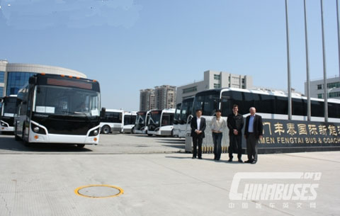 出口客车,驶出亚星厦门生产基地