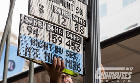 乐高积木公交车站亮相伦敦摄政街