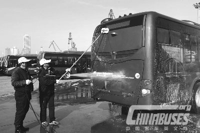 出口汽车“洗脸”