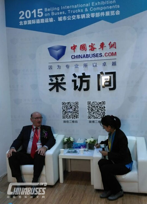 《2015中国客车海外市场采购指南》受海外参观者热捧