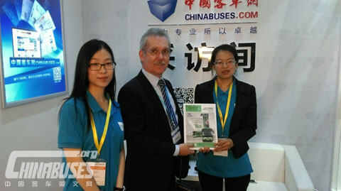 《2015中国客车海外市场采购指南》受海外参观者热捧