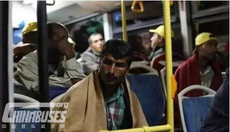 愿世界和平,现世安好 ——金龙客车担当欧洲难民护送工作