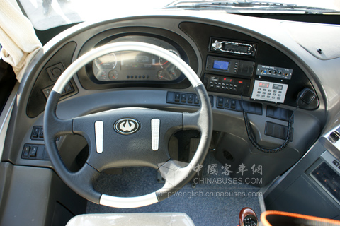 中大 YCK6128HC 驾驶区域