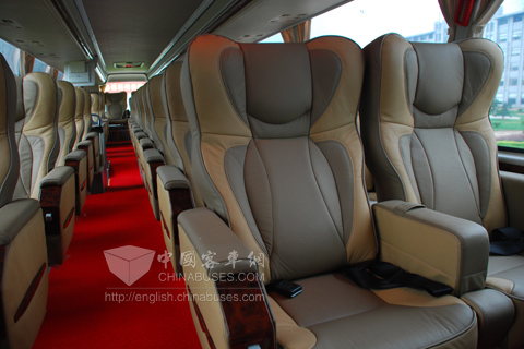 青年客车 JNP6137S豪华座椅