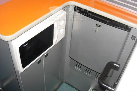 青年客车 JNP6137S车载卫生间