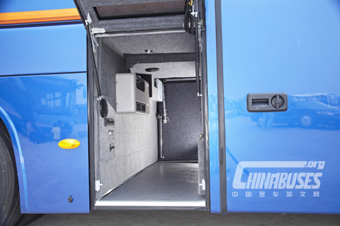 司机睡铺-有可视窗，冷暖空调