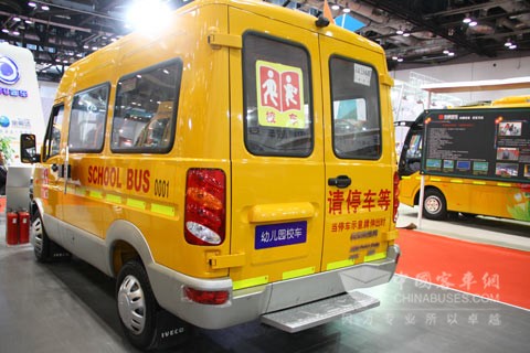 南京依维柯宝迪A36幼儿园专业校车