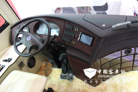 申龙客车SLK5180房车