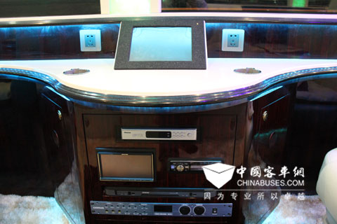 申龙客车SLK5180房车