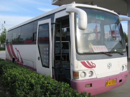 此车采用原装进口康明斯发动机