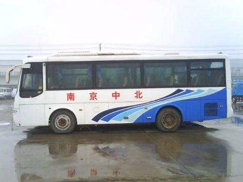 出售05年30座客车