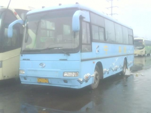 出售2001年35座金龙6892