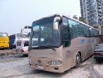 2002年8月的金龙6122型，50座，德纳桥自动底盘升高，四气囊德纳变速箱
