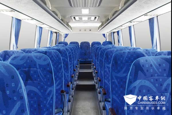 金旅XML6897客车(柴油国三24-41座)