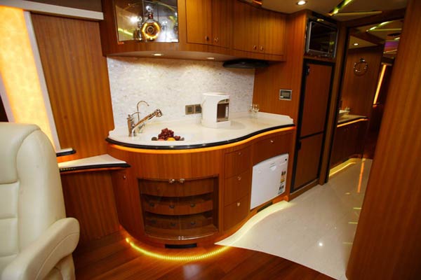 申龙SLK5180XLJ房车(柴油国四2-9座)