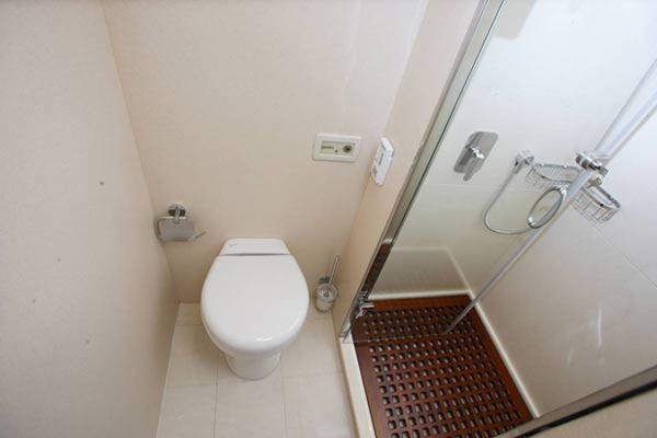 申龙SLK5180XLJ房车(柴油国四2-9座)