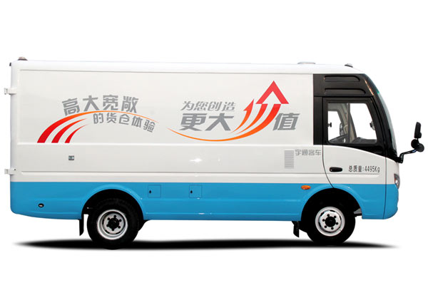 宇通ZK5040XXY厢式运输车(柴油2-6座)