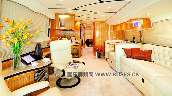 金龙XMQ5180XLJ1房车(柴油国四5-9座)