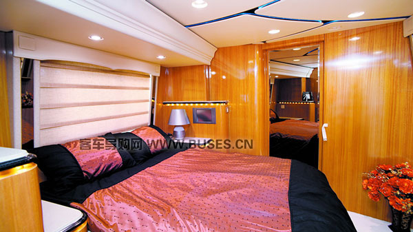 金龙XMQ5180XLJ1房车(柴油国四5-9座)