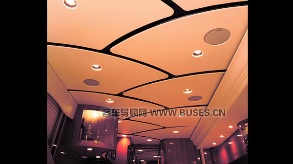 金龙XMQ5180XLJ1房车(柴油国四5-9座)