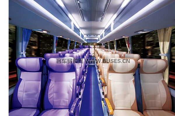 亚星蓝钻YBL6855HCP客车（天然气国五24-39座）