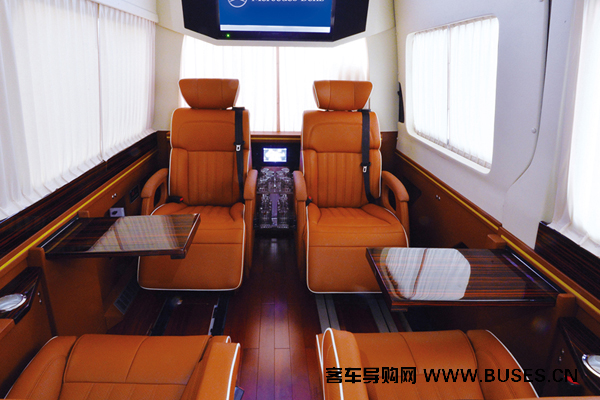 宇通ZK5049XLJ1房车(柴油国五2-6座)