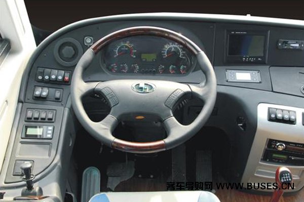 少林SLG6810T5ER客车(天然气国五24-35座)