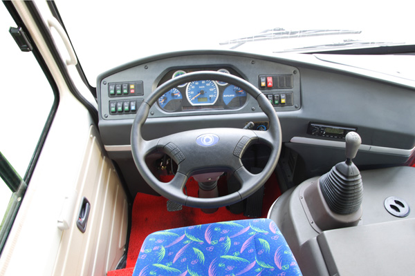 申龙SLK6720UC3GN5公交车(天然气国五10-29座)