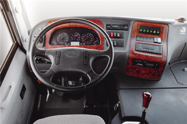 宇通ZK6842D51客车(柴油国五24-37座)