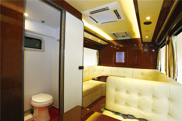 宇通ZK5126XZS5展示车(柴油国五2-9座)