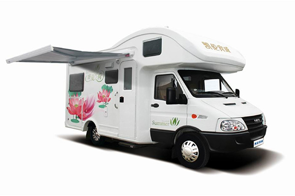 凯伦宾威ZK5045XLJ2房车(柴油国五2-6座)