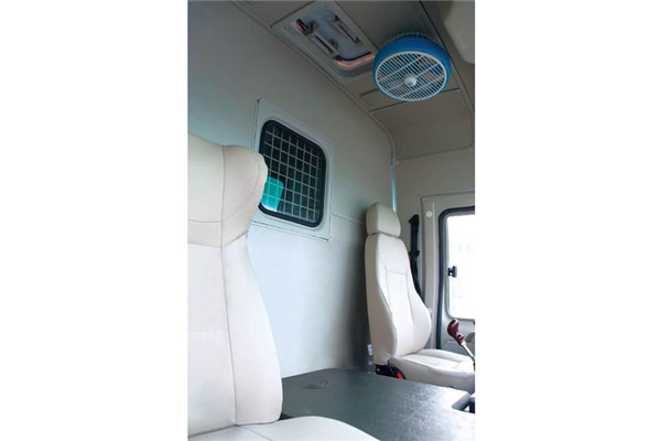 宇通ZK5040XXYN2厢式运输车(天然气国五2-6座)