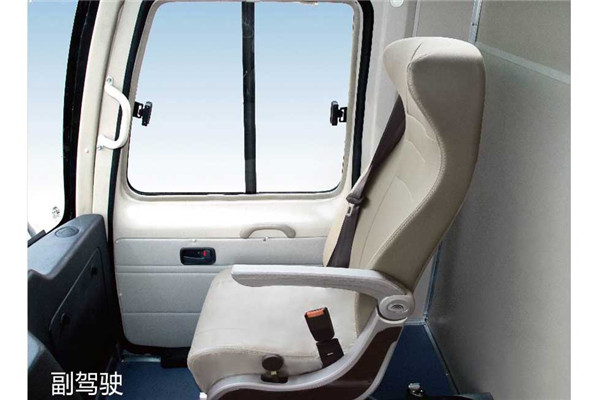 宇通ZK5040XXYN2厢式运输车(天然气国五2-6座)