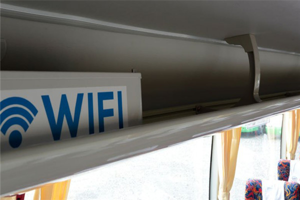 海格KLQ6882KAC51客车(天然气国五24-38座)