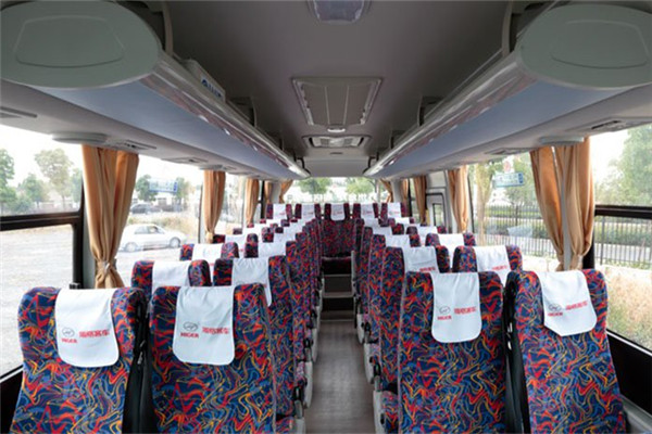 海格KLQ6882KAC51客车(天然气国五24-38座)