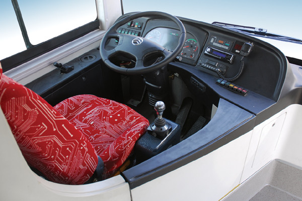 金旅XML6116J15CS双层公交车(柴油国五24-82座)