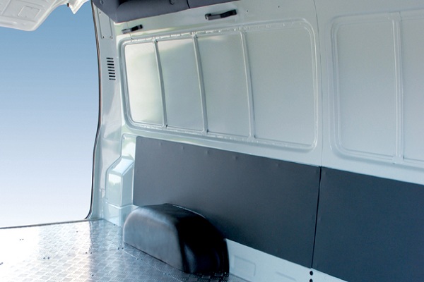 金旅XML5036XXYA8厢式运输车(柴油国四2-5座)