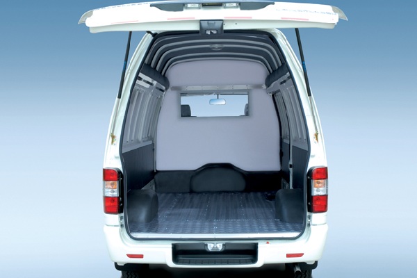 金旅XML5036XXYA8厢式运输车(柴油国四2-5座)