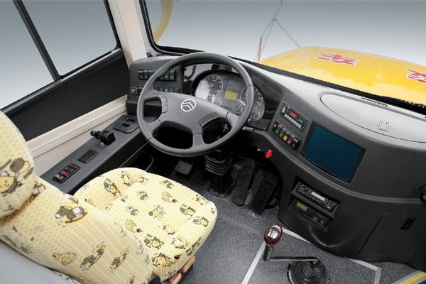 金旅XML6101J15ZXC中小学生专用校车(柴油国五24-52座)