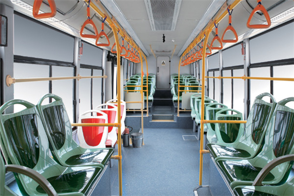 金旅XML6105JHEVG5C公交车(柴油/电混动国五20-36座)