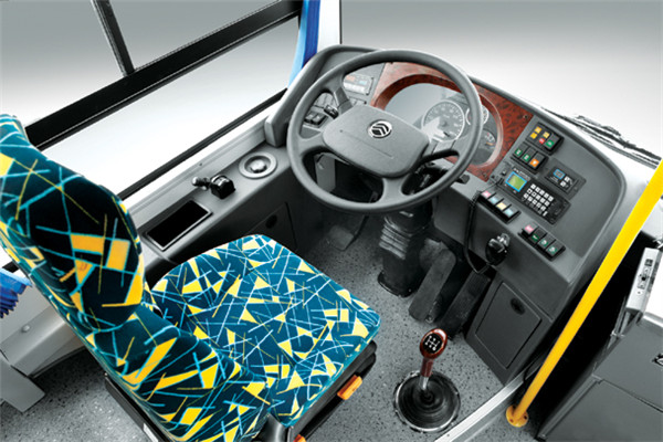 金旅XML6845J15CN公交车(天然气国五14-30座)